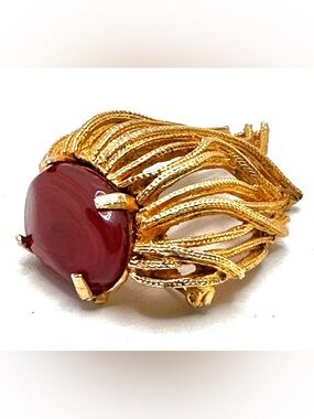 Vintage Hattie Carnegie Unsigned Gold Tone Brooch